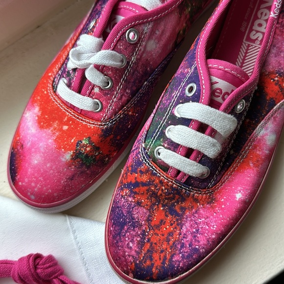 Brand new! KEDS Champions in Cosmic (Pink), size 6, with both sets of laces! - Picture 3 of 4